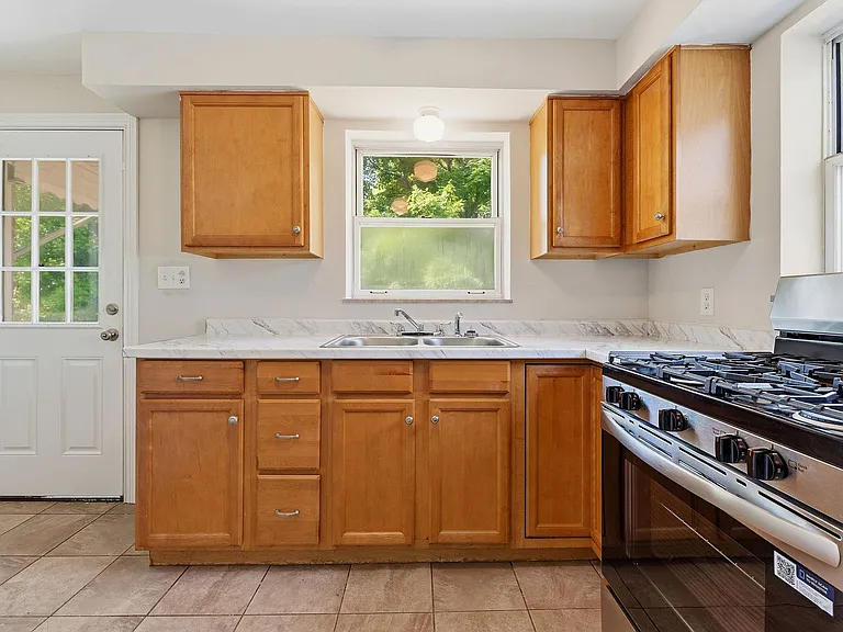 4220 Viewland Dr — Photo 8