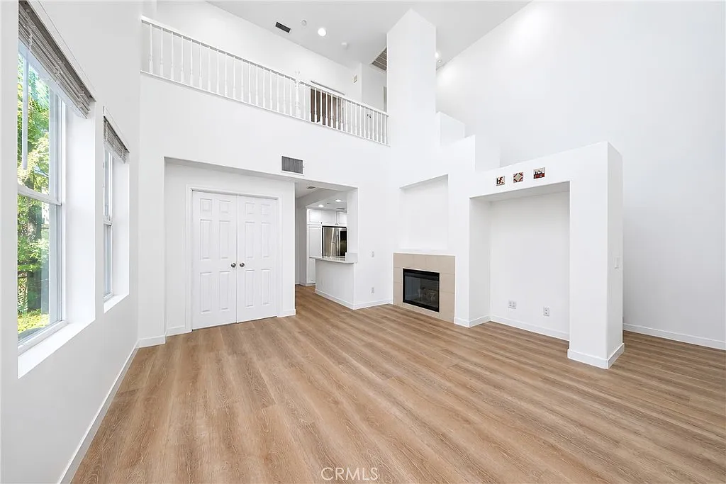 3 bed, 1604 sqft, $4,450 — Photo 4