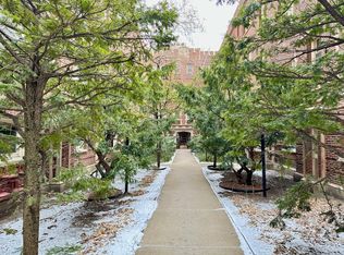 521 W Brompton Ave #913, Chicago, IL 60657