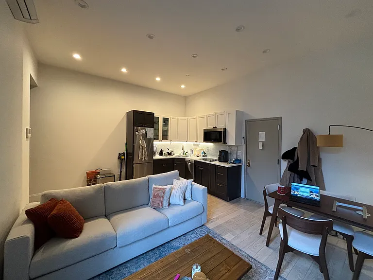 253 Jefferson Ave #4 — Photo 4