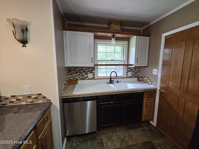 818 Williams St — Photo 11