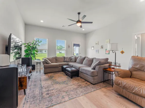 3134 Holly St, Zachary, LA 70791