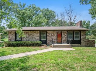 738 Lakewood Rd, Bonner Springs, KS 66012