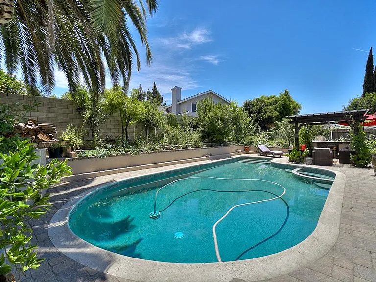 25272 Bentley — Photo 3