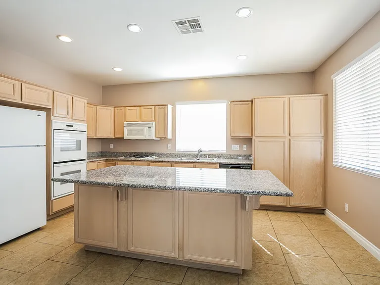 1102 Broomfield Dr — Photo 9