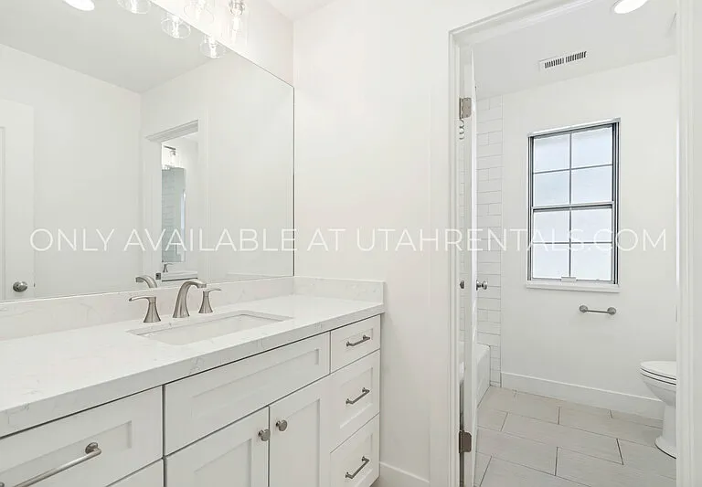 960 N Eastview Dr — Photo 17
