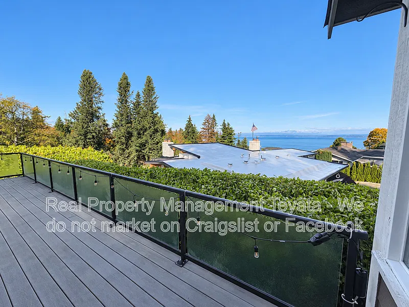 3 bed, 2.5 bath, 2585 sqft, $3,900 — Photo 1