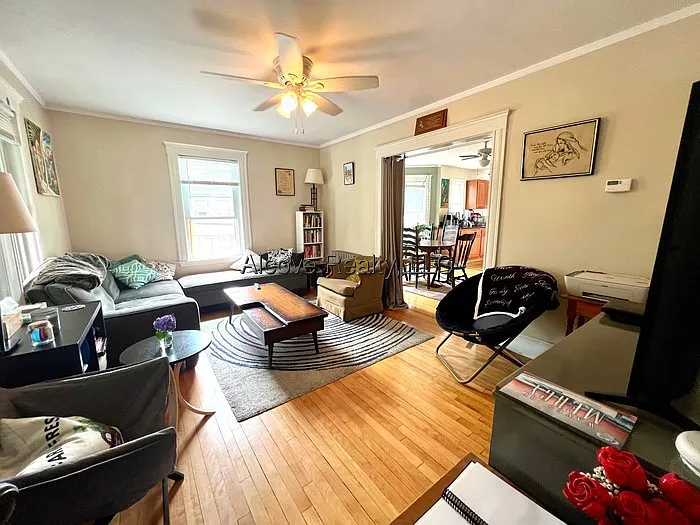 5 bed, 2.0 bath, 2500 sqft, $4,950 — Photo 2