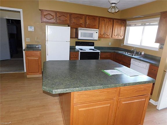 4th image of 4416 Forest Hill Dr