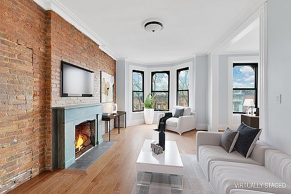 1st image of 590 10th St APT 3