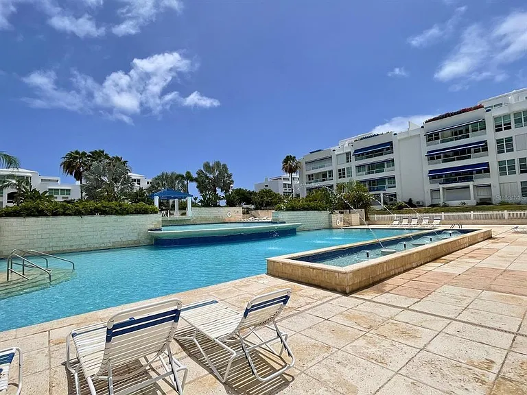 DN-301 Ocean Club At Seven Seas — Photo 32