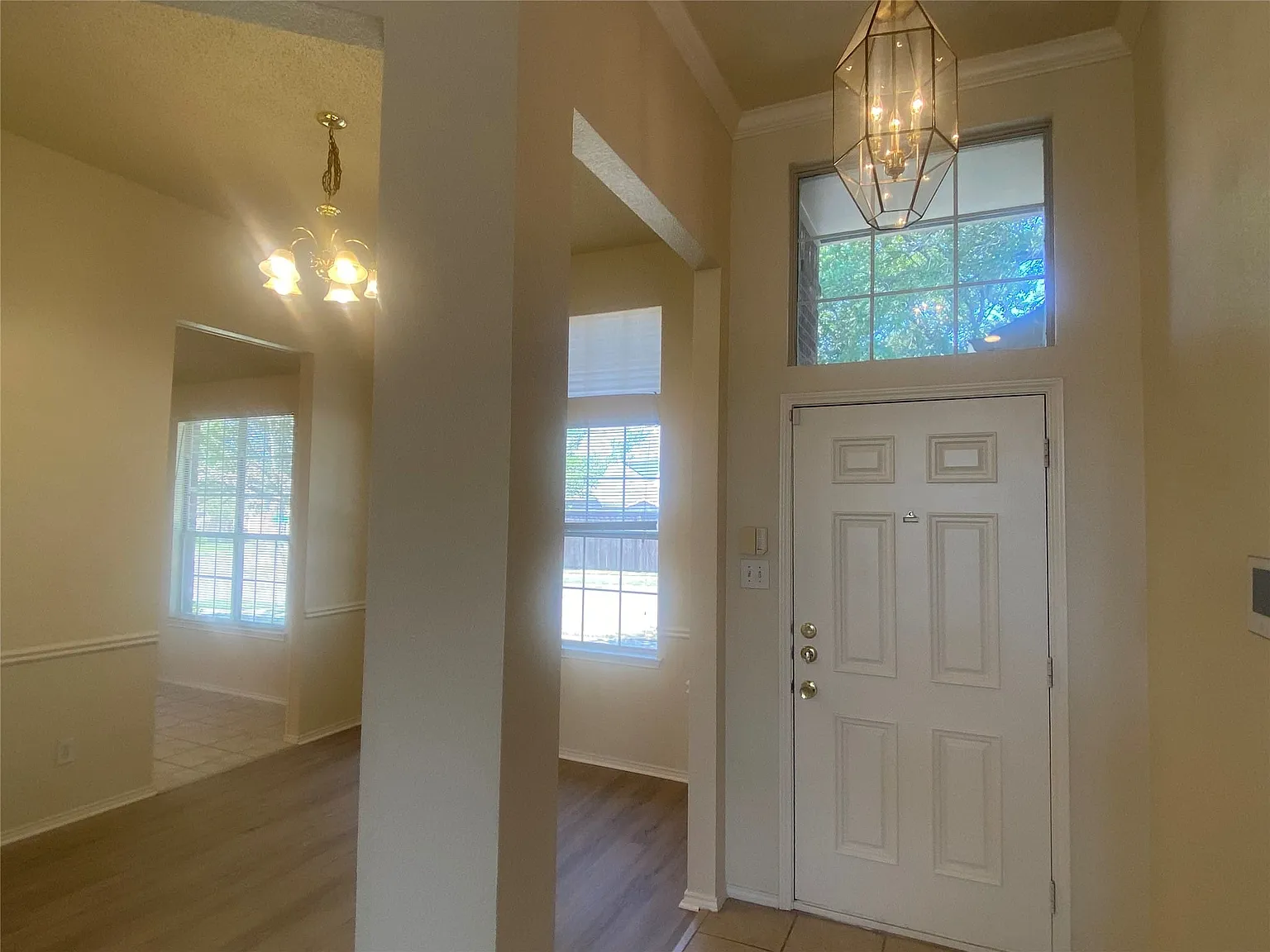 3 bed, 2.0 bath, 1753 sqft, $2,295 — Photo 2