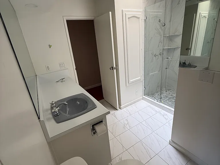 another view of the 2nd bathroom