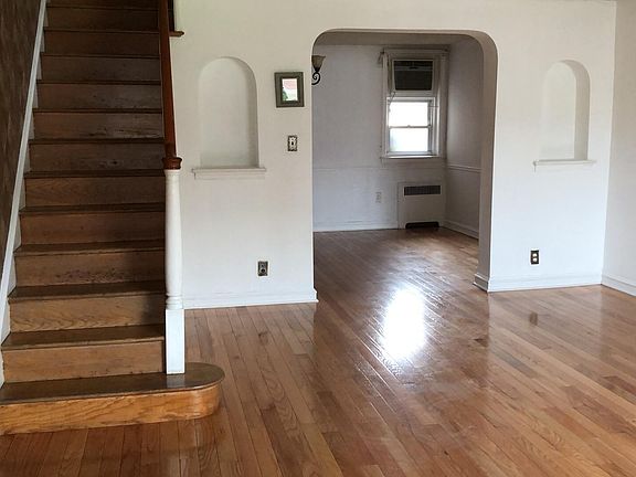 3rd image of 3116 Longshore Ave