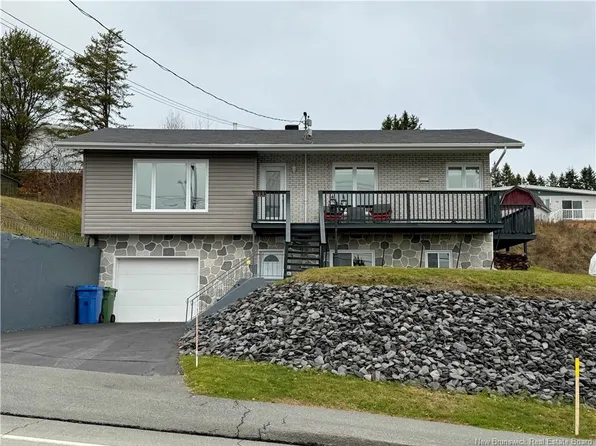 133 Bellevue St, Edmundston, NB E3V 2E2