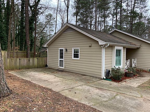 Driveway access to the home and fenced in backyard