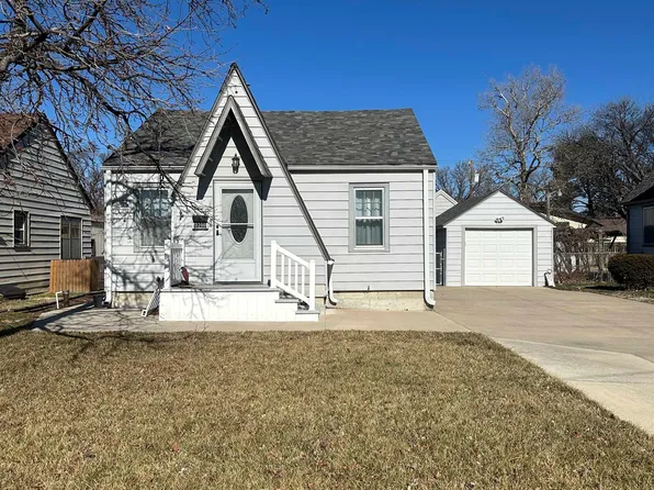 3200 Forest Ave, Great Bend, KS 67530