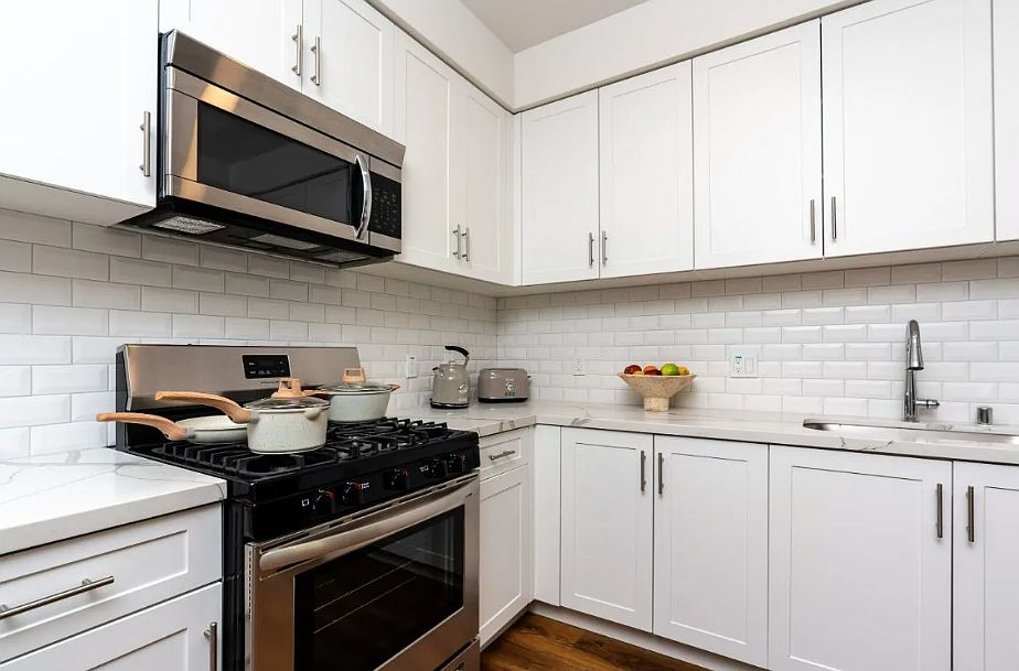 1st image of 832 S Mariposa Ave #520T