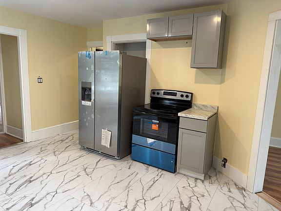 3rd image of 25 Pleasant Ave #2