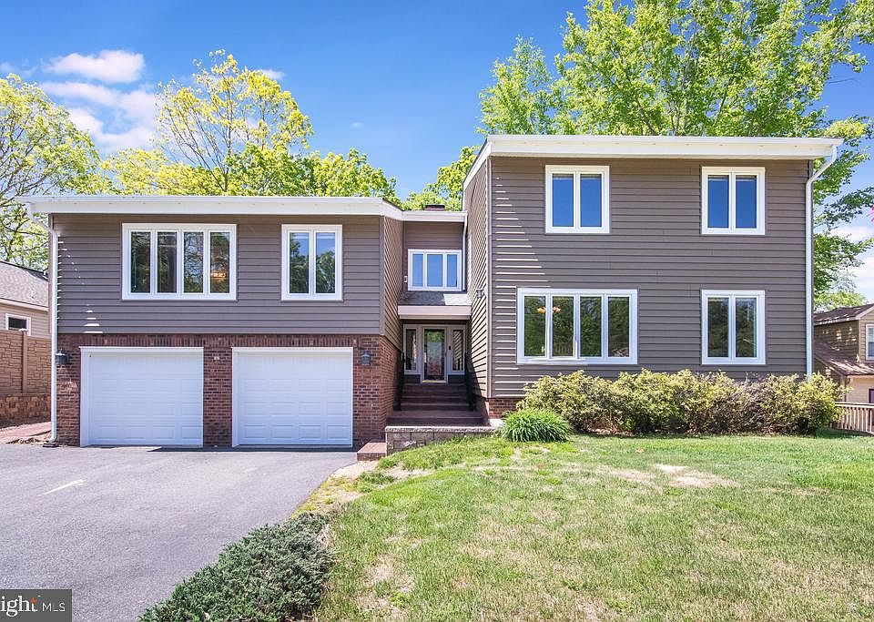 1st image of 305 Voyage Cv