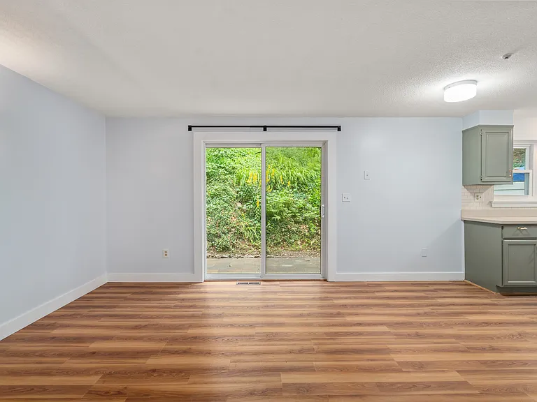 24 Speen St — Photo 12