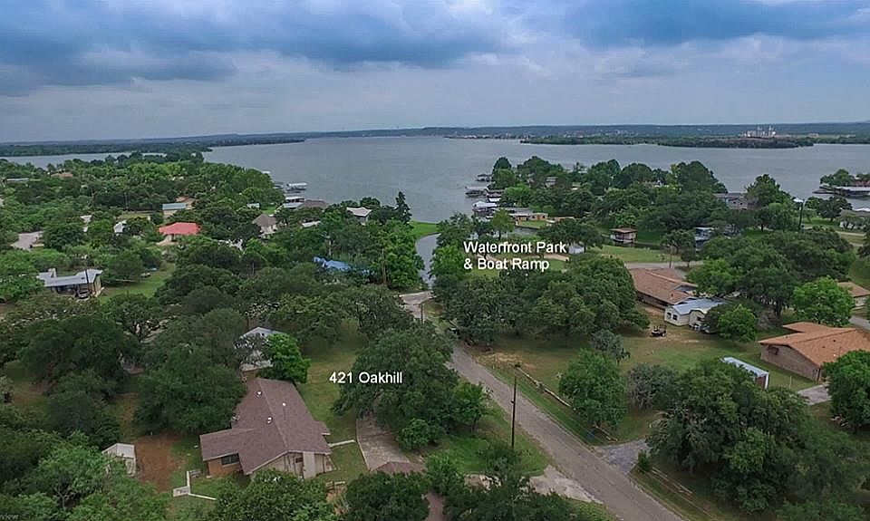 1st image of 421 Oakhill Dr