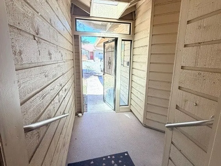 751 Catron St N — Photo 11
