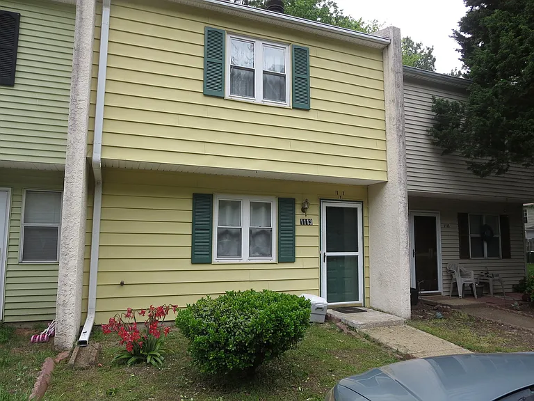 1113 Old Denbigh Blvd — Photo 1