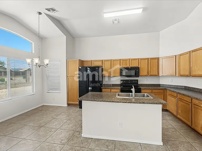 15872 W Adams St — Photo 5