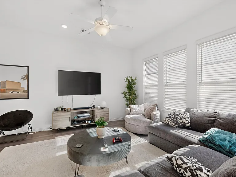 7546 Edgeware Rd — Photo 35