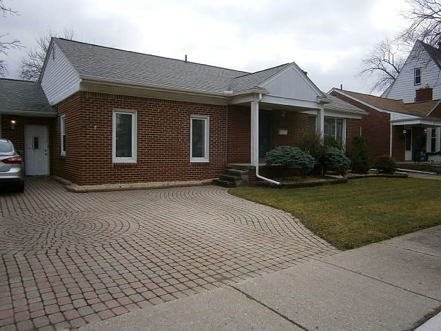 2nd image of 7165 Cortland Ave
