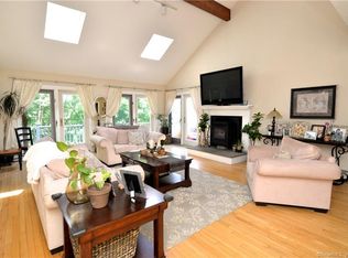 28 Vineyard Rd, Burlington, CT 06013