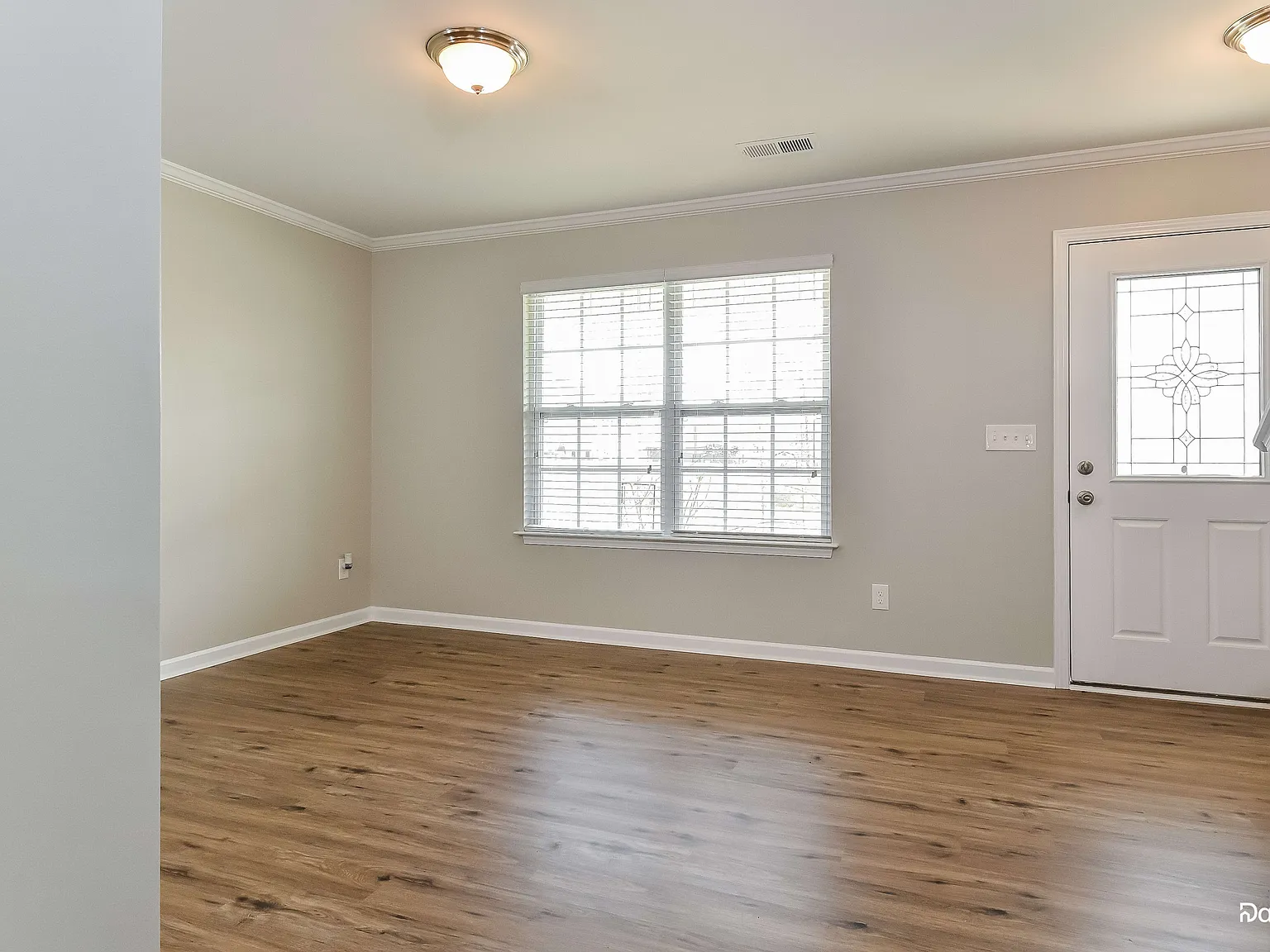 4 bed, 2.5 bath, 2735 sqft, $2,320 — Photo 4