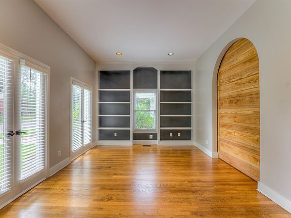 5th image of 347 Stonewall St