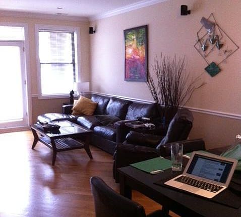 3rd image of 3231 N Kenmore Ave #1T