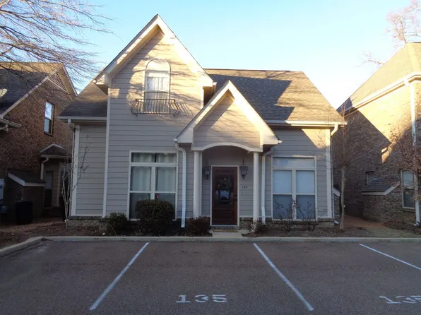 135 Falls Grove Dr, Oxford, MS 38655
