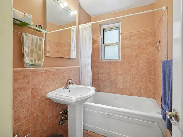 68-61 Yellowstone Boulevard image 11 of 12