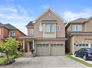 1069 Knotty Pine Grv, Mississauga, ON L5W 1J6