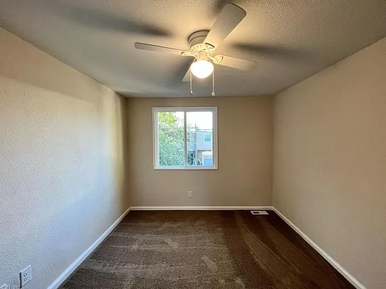 6505 Harvey Ct — Photo 14