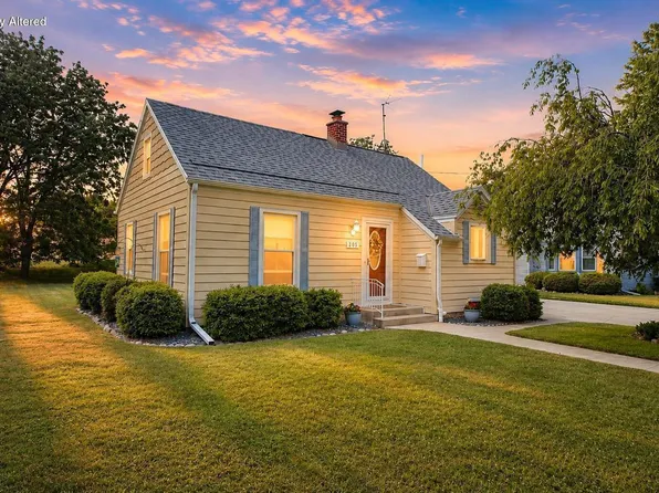 305 North AVENUE, Hartland, WI 53029