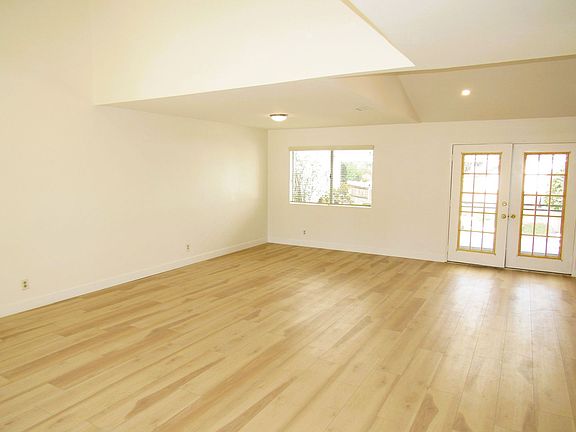 3rd image of 1099 W Ontario Ave