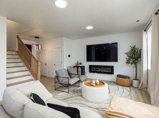 1126 W Stonehaven Dr, North Salt Lake, UT 84054