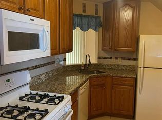 2106 Bayhead Dr, Parlin, NJ 08859