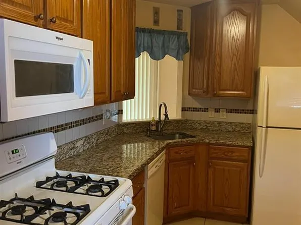 2106 Bayhead Dr, Parlin, NJ 08859