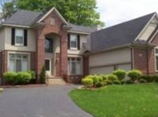 7493 Kennington Blvd, West Bloomfield, MI 48322