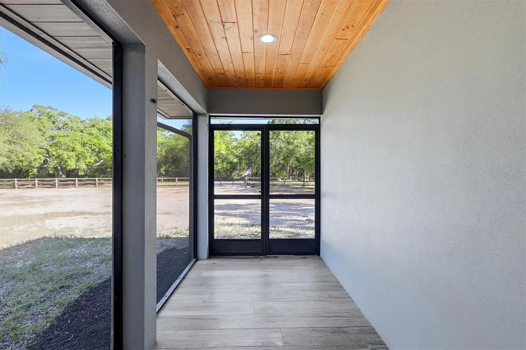 3 bed, 2.5 bath, 2046 sqft, $4,500 — Photo 4