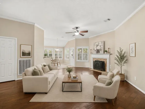 223 W New Meadows Dr, Sugar Land, TX 77479