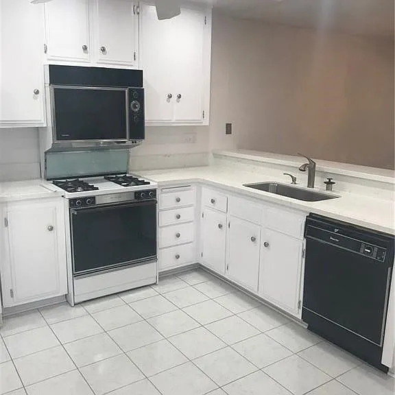 22219 1/2 Erwin St #22219 — Photo 15
