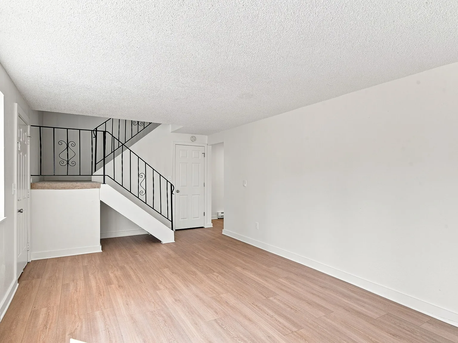 2 bed, 1144 sqft, $2,000 — Photo 3