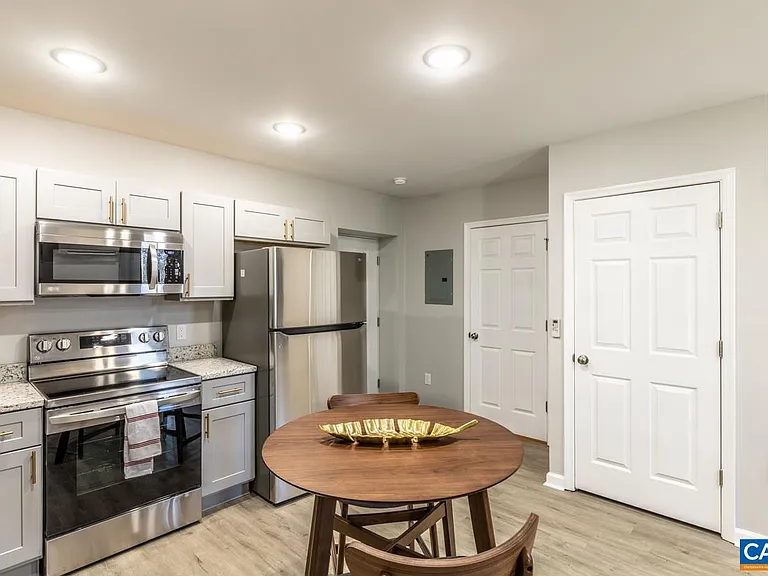 1329 Riverdale Dr #4 — Photo 5